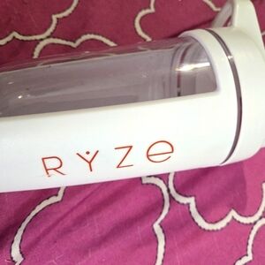 RYZE White and Clear Overnight Oats Bottle